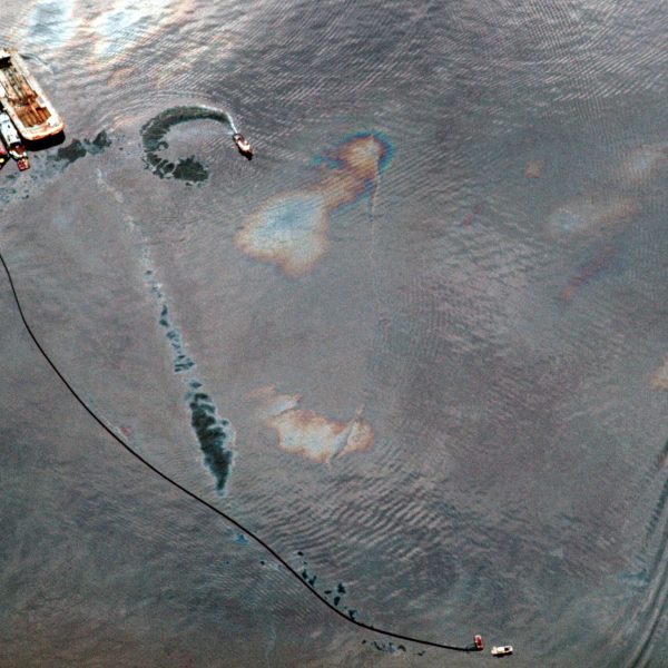 ExxonValdezOilSpill-6492f52bf4b64be1be4281fb1541528e.jpg