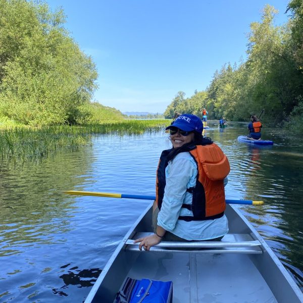 back-water-lo-lleva-en-un-viaje-en-canoa-a-traves-de-un-area-silvestre-muy-improbable
