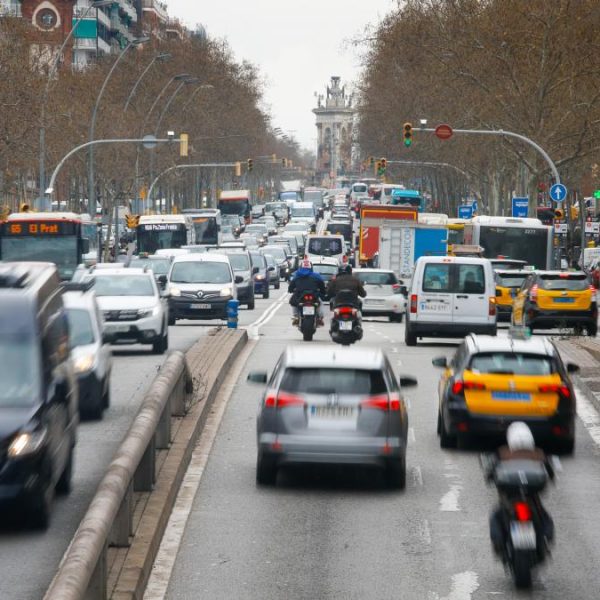 barcelona-ofrece-transito-gratuito-a-los-residentes-que-se-deshagan-de-sus-coches