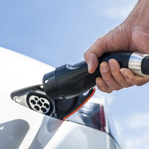 charging-of-an-electric-car-589938297-6fa4f090e10f41ddbfb664547b9cca60.jpg
