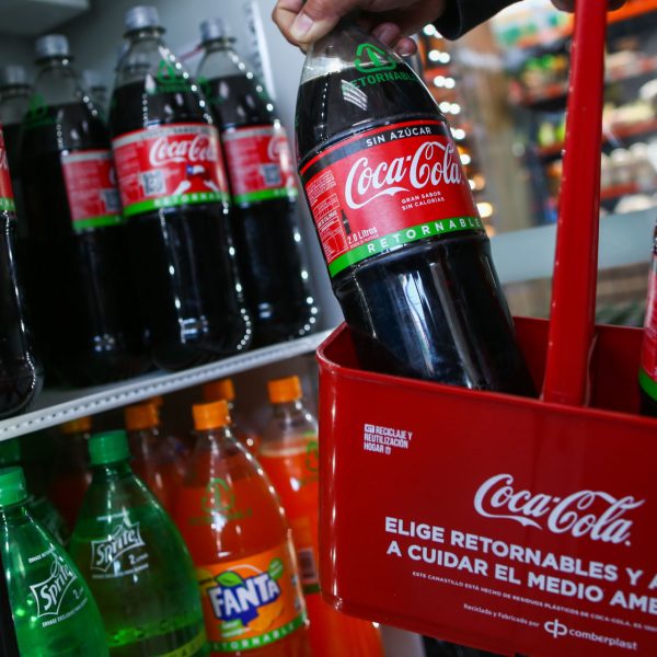 coca-cola-se-toma-en-serio-las-botellas-retornables