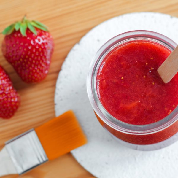 como-hacer-una-mascarilla-capilar-de-fresa-con-4-ingredientes-simples