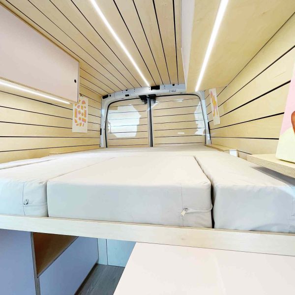 el-estudio-compacto-junto-a-la-playa-de-poet-obtiene-un-cambio-de-imagen-minimalista