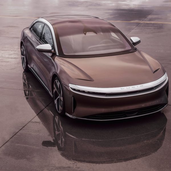 el-lucid-air-totalmente-electrico-es-el-primer-vehiculo-electrico-con-una-clasificacion-de-alcance-de-la-epa-de-520-millas
