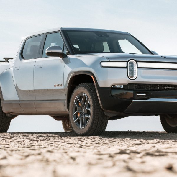 el-r1t-de-rivian-es-el-primer-camion-electrico-en-entrar-en-produccion