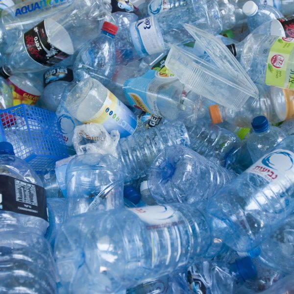el-uso-excesivo-de-plastico-no-es-una-broma-asi-es-como-realmente-puede-ayudar