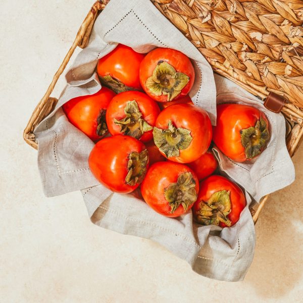 how-eat-persimmon-pro-4858784_hero1_01-86611388d5024e1fb35c205aed57fe94.jpg