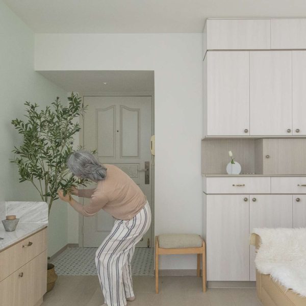 la-renovacion-del-apartamento-moderno-de-una-pareja-de-jubilados-incorpora-costumbres-tradicionales