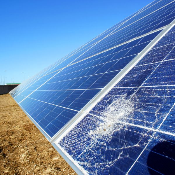 paneles-solares-y-clima-pueden-los-paneles-solares-soportar-huracanes-y-granizo