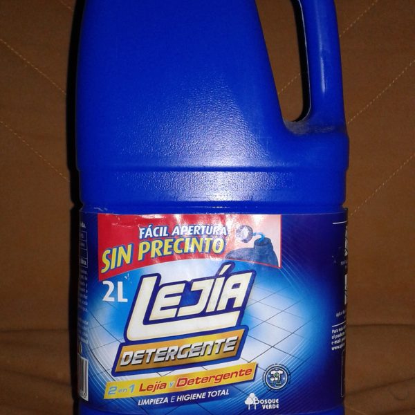 puedes-usar-lejia-para-eliminar-el-moho-de-tu-casa