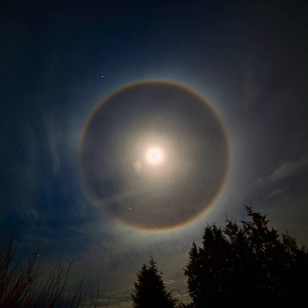 que-causa-que-aparezca-un-anillo-alrededor-de-la-luna