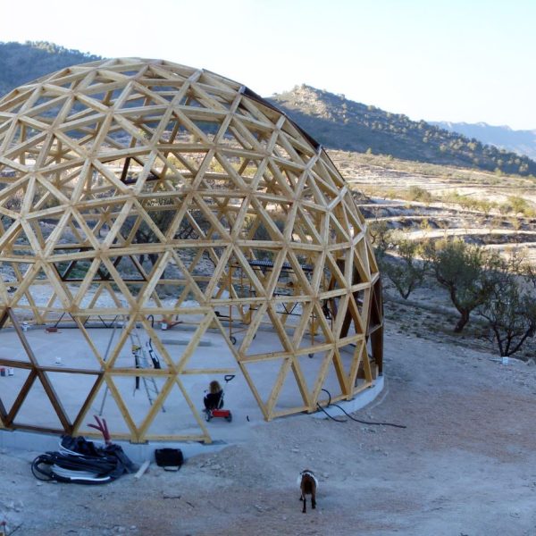 que-es-una-casa-domo-geodesico-historia-y-caracteristicas-arquitectonicas