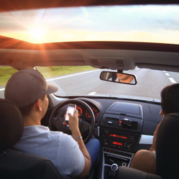 un-estudio-encuentra-que-los-sistemas-de-informacion-del-vehiculo-son-una-fuente-importante-de-distraccion-del-conductor